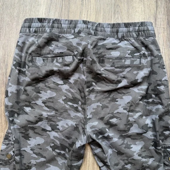 Banana Republic Gray Camouflage Cargo Joggers - Size Small - Picture 13 of 13